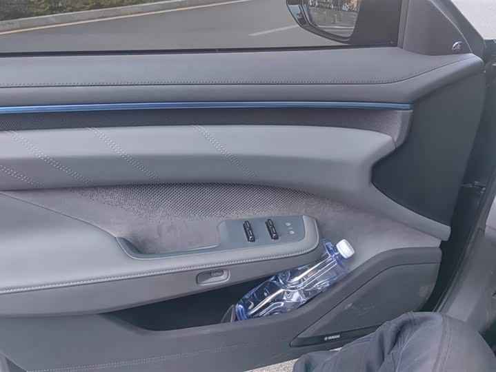 Фото 7 - Zeekr 001