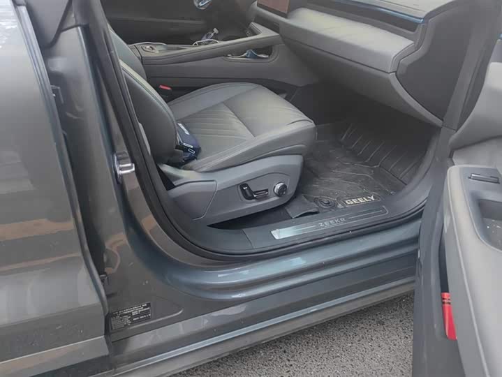 Фото 8 - Zeekr 001