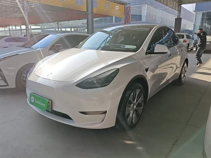 Фото 1 - Tesla Model Y