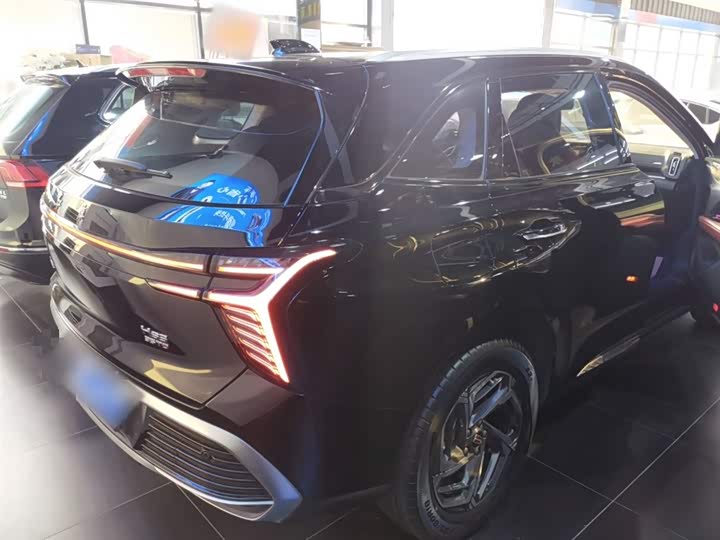 Фото 7 - Hongqi HS3