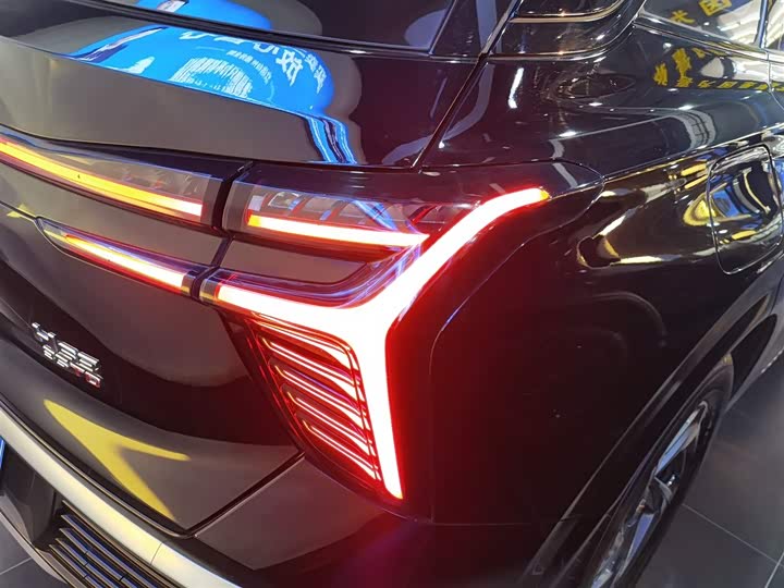 Фото 8 - Hongqi HS3