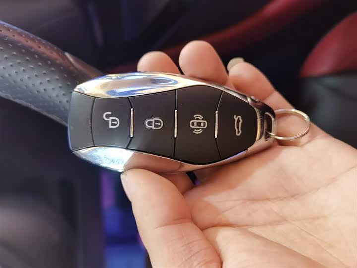 Фото 9 - Hongqi HS3