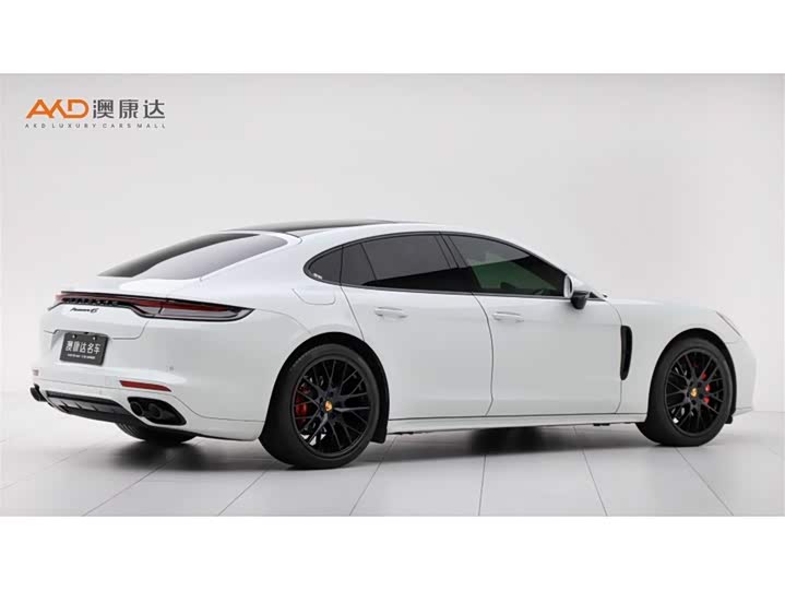 Фото 3 - Porsche Panamera