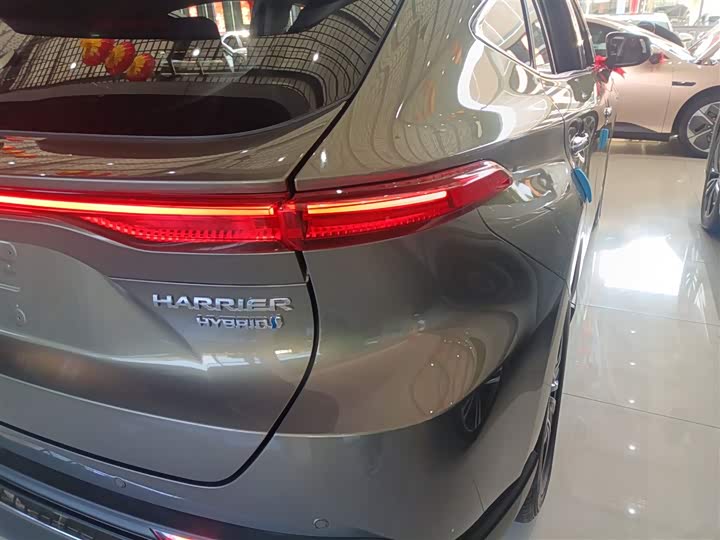 Фото 8 - Toyota Harrier