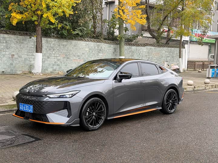 Фото 1 - Changan UNI-V