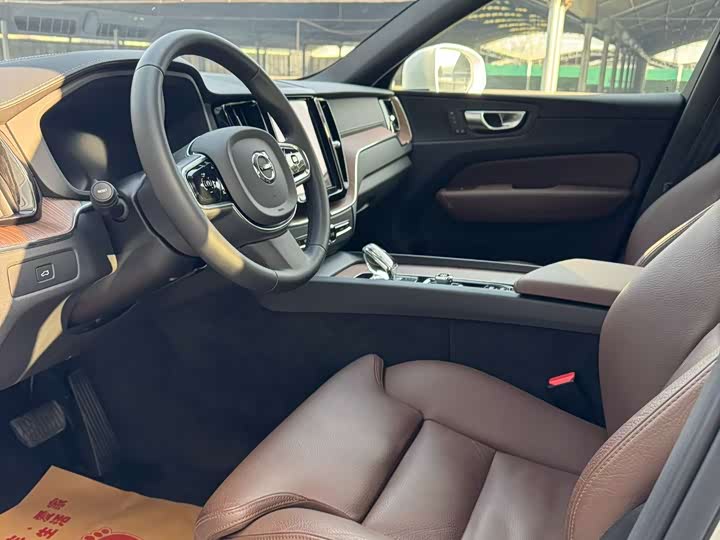 Фото 7 - Volvo XC60