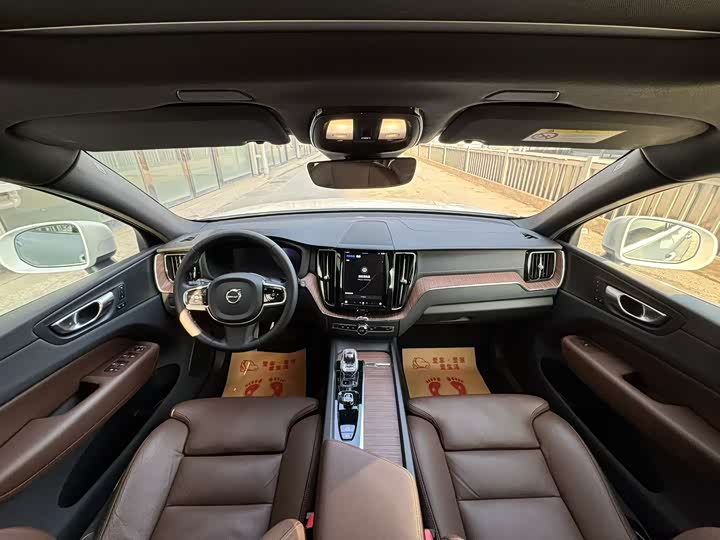 Фото 8 - Volvo XC60