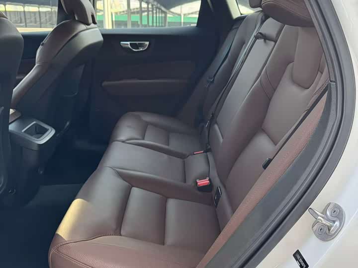 Фото 9 - Volvo XC60