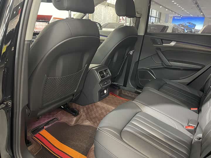 Фото 7 - Audi Q5L