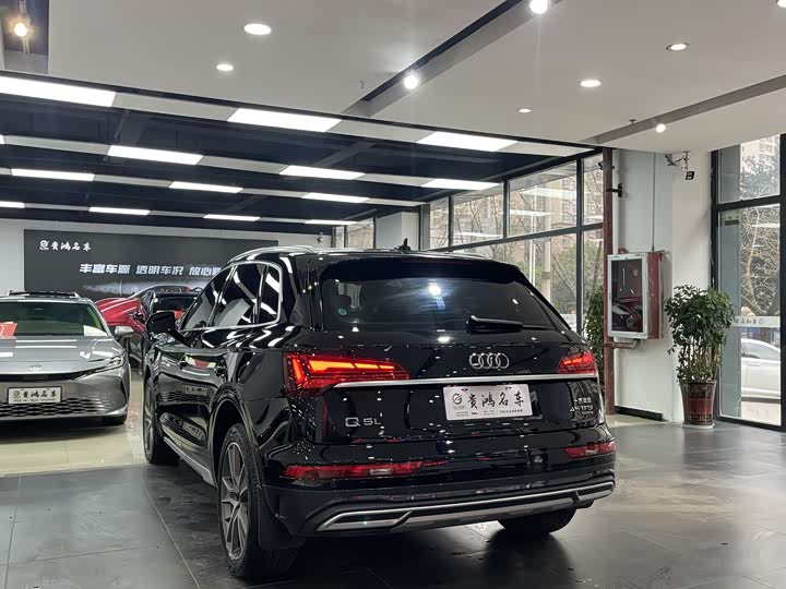 Фото 9 - Audi Q5L