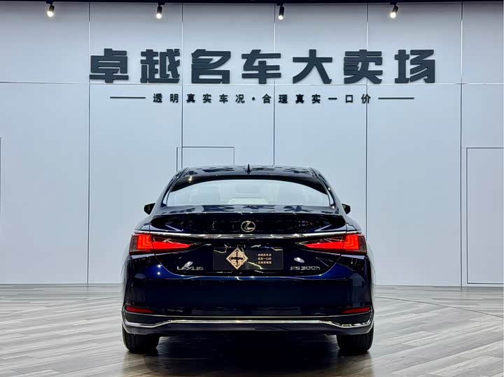 Фото 6 - Lexus ES