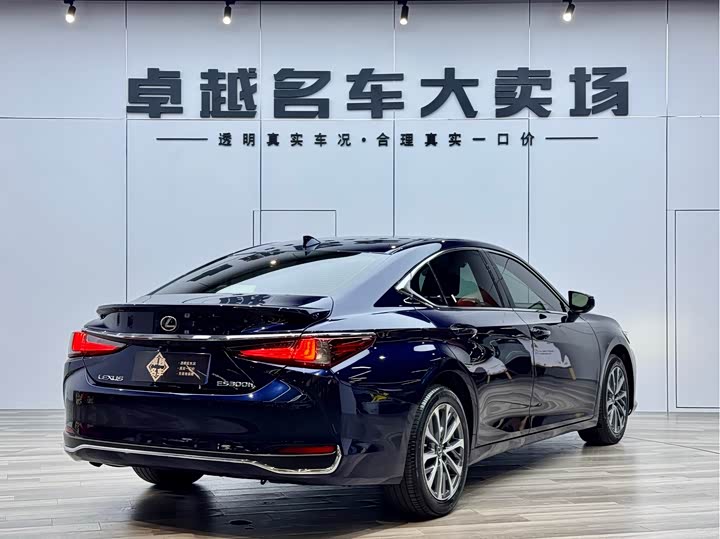 Фото 7 - Lexus ES