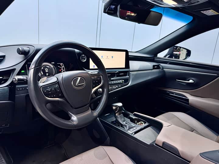 Фото 8 - Lexus ES