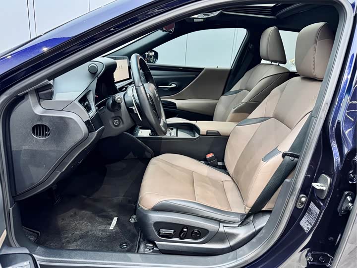 Фото 9 - Lexus ES