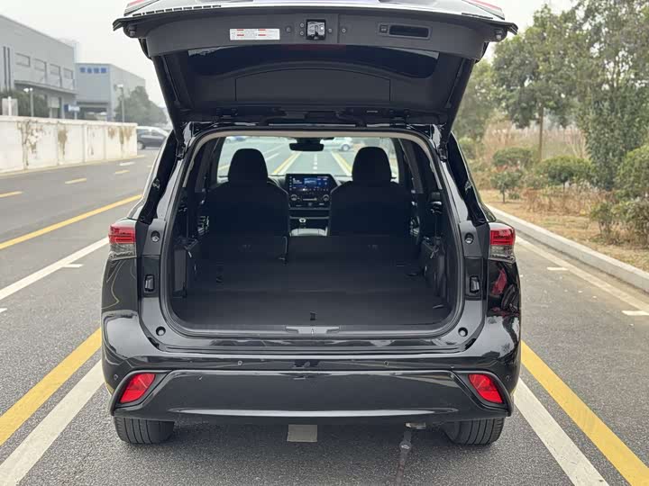 Фото 8 - Toyota Highlander