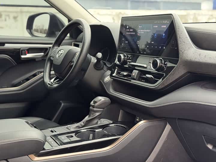 Фото 9 - Toyota Highlander