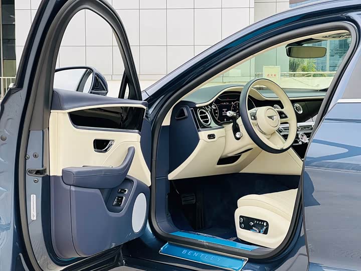 Фото 4 - Bentley Flying Spur