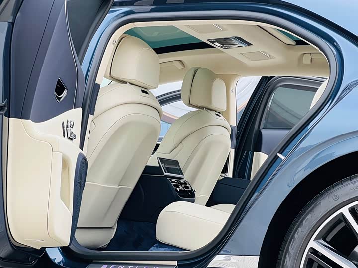 Фото 5 - Bentley Flying Spur