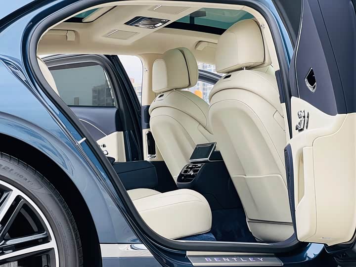 Фото 7 - Bentley Flying Spur