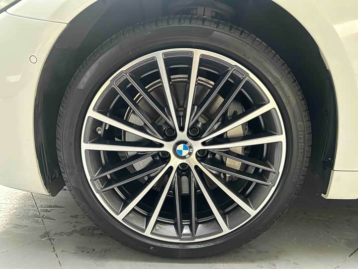 Фото 3 - BMW 5 Series
