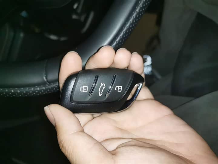 Фото 8 - Roewe D5X DMH