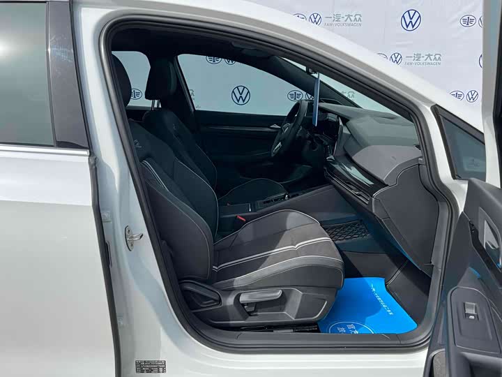 Фото 4 - Volkswagen Golf