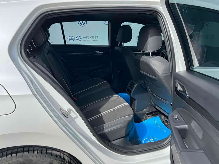 Фото 5 - Volkswagen Golf