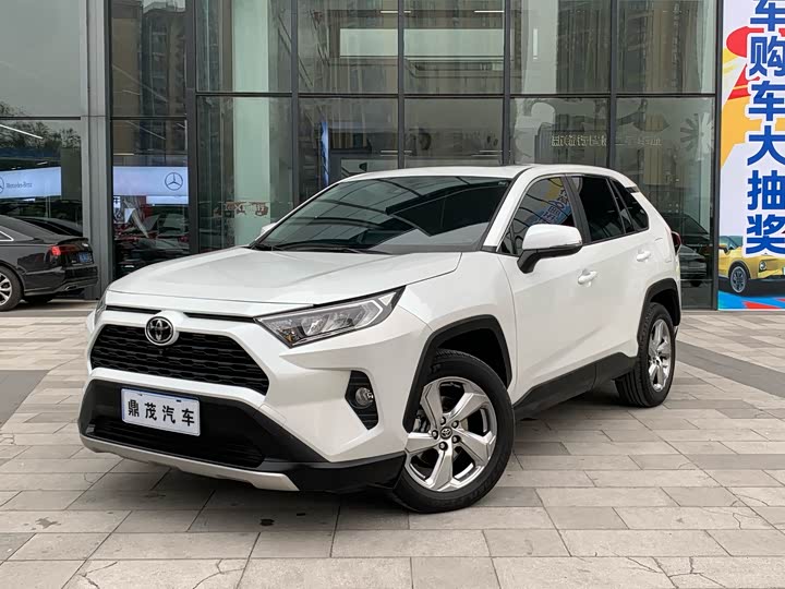 Фото 1 - Toyota RAV4