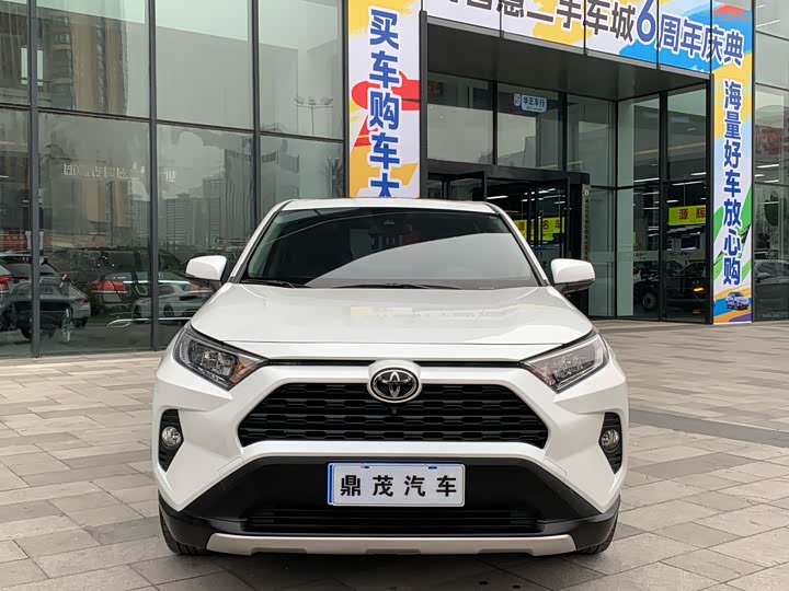 Фото 2 - Toyota RAV4