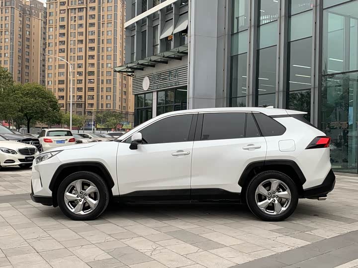 Фото 3 - Toyota RAV4
