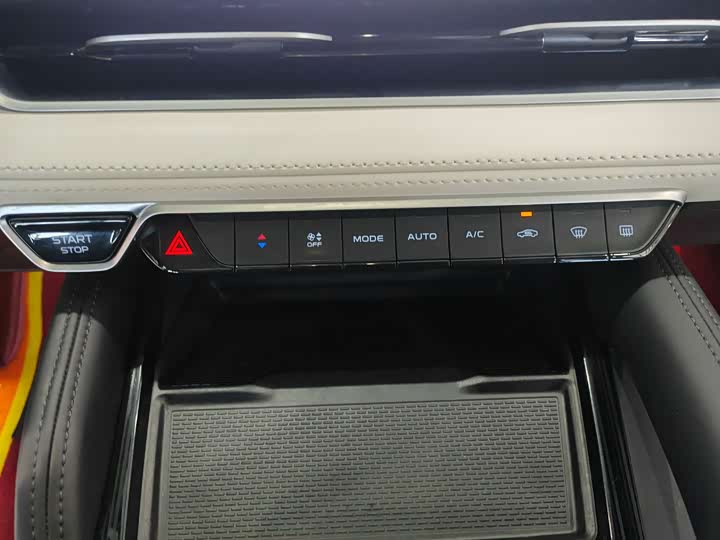 Фото 9 - Geely Monjaro