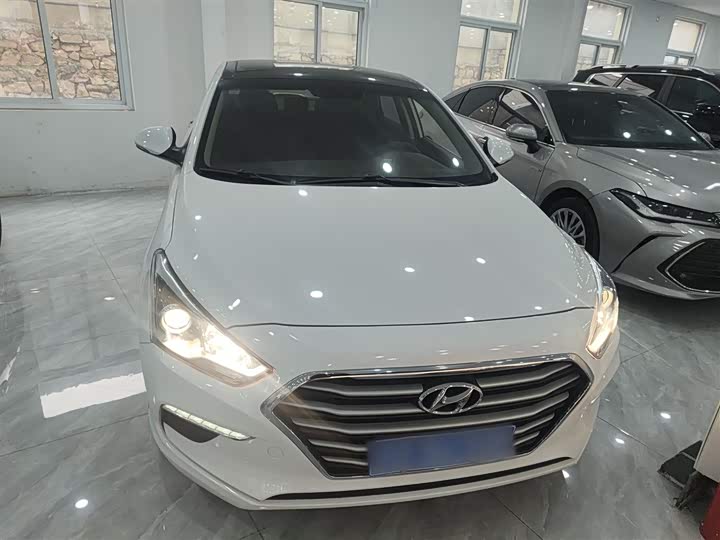 Фото 3 - Hyundai Mistra