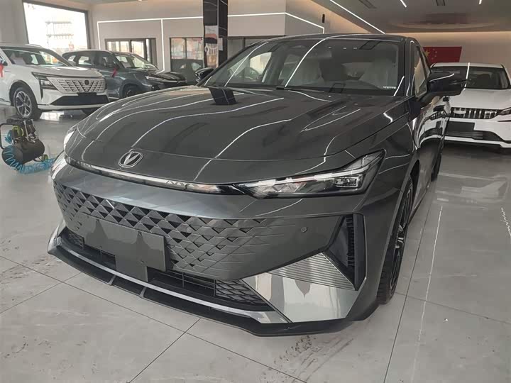 Фото 1 - Changan UNI-V Hybrid