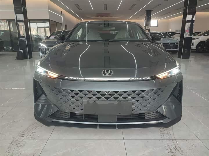 Фото 3 - Changan UNI-V Hybrid