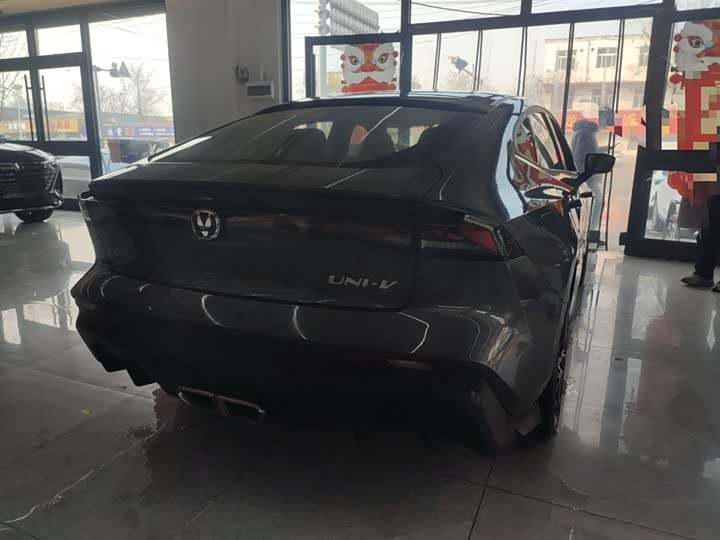 Фото 7 - Changan UNI-V Hybrid