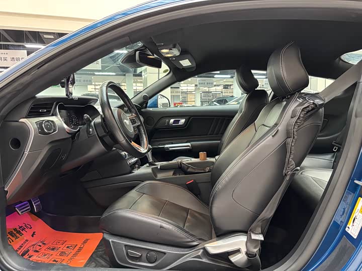 Фото 4 - Ford Mustang