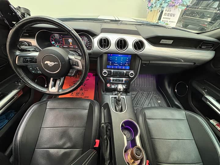 Фото 6 - Ford Mustang