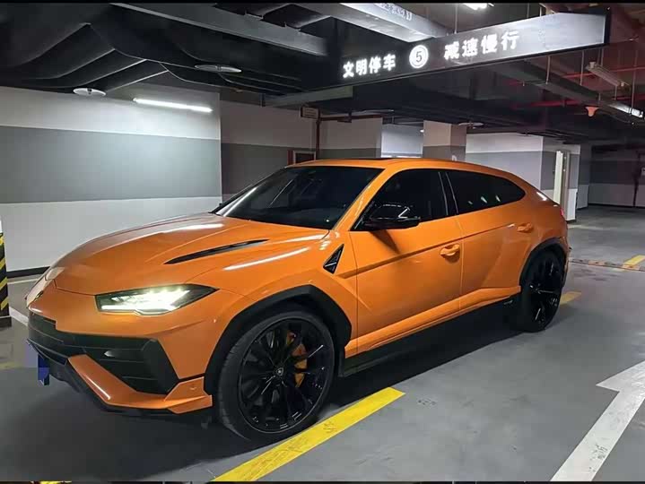 Фото 1 - Lamborghini Urus