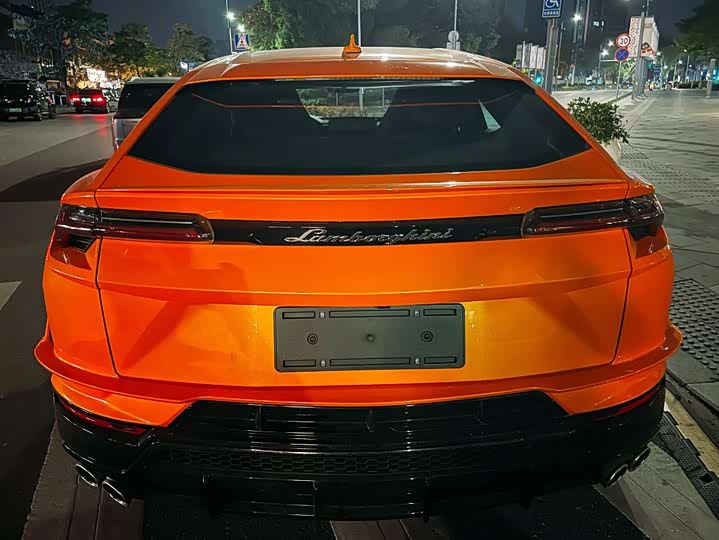 Фото 8 - Lamborghini Urus
