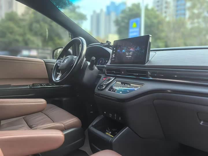 Фото 8 - Honda Odyssey