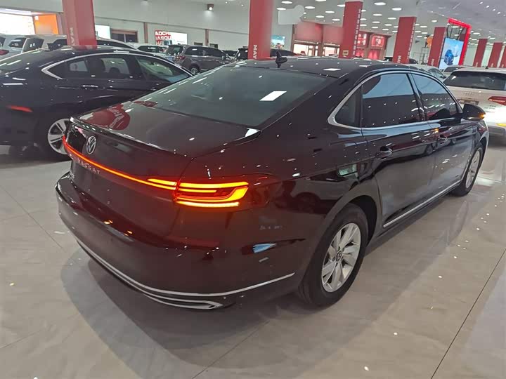 Фото 7 - Volkswagen Passat