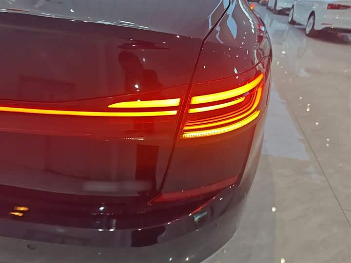 Фото 8 - Volkswagen Passat