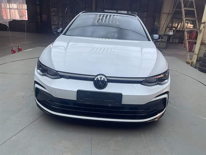 Фото 2 - Volkswagen Golf