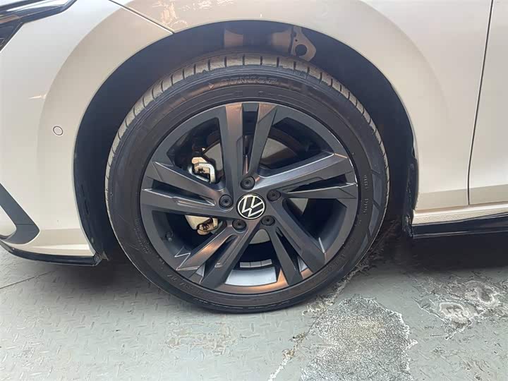 Фото 9 - Volkswagen Golf