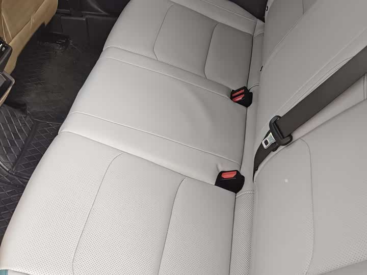 Фото 8 - Geely Emgrand