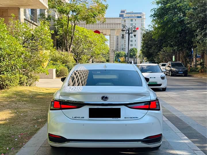 Фото 5 - Lexus ES