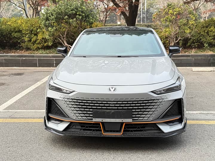 Фото 2 - Changan UNI-V