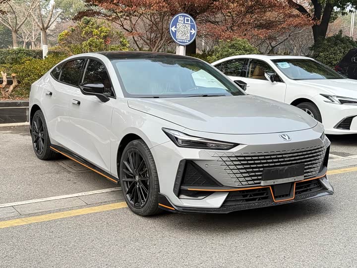 Фото 3 - Changan UNI-V