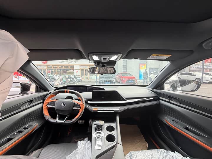 Фото 4 - Changan UNI-V