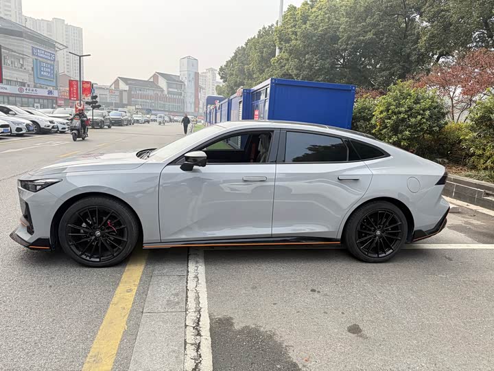 Фото 7 - Changan UNI-V